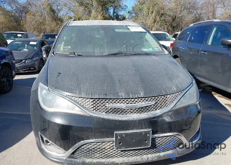2017 Chrysler Pacifica Touring-L z USA, uszkodzony, nr VIN 2C4RC1BGXHR820747